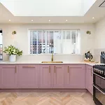 5 Bed In Oc-p32539 Whitby