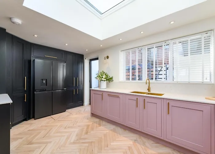 5 Bed In Oc-p32539 Whitby