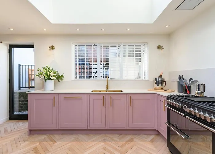 5 Bed In Oc-p32539 Whitby