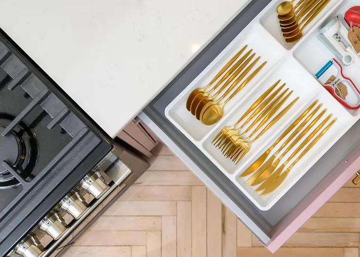 5 Bed In Oc-p32539 Whitby